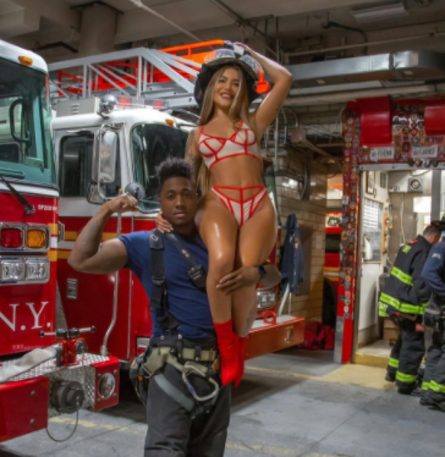 Νέα Υόρκη: Σε μπελάδες πυροσβέστες που «έπαιξαν» με γυναίκες... «φωτιά»