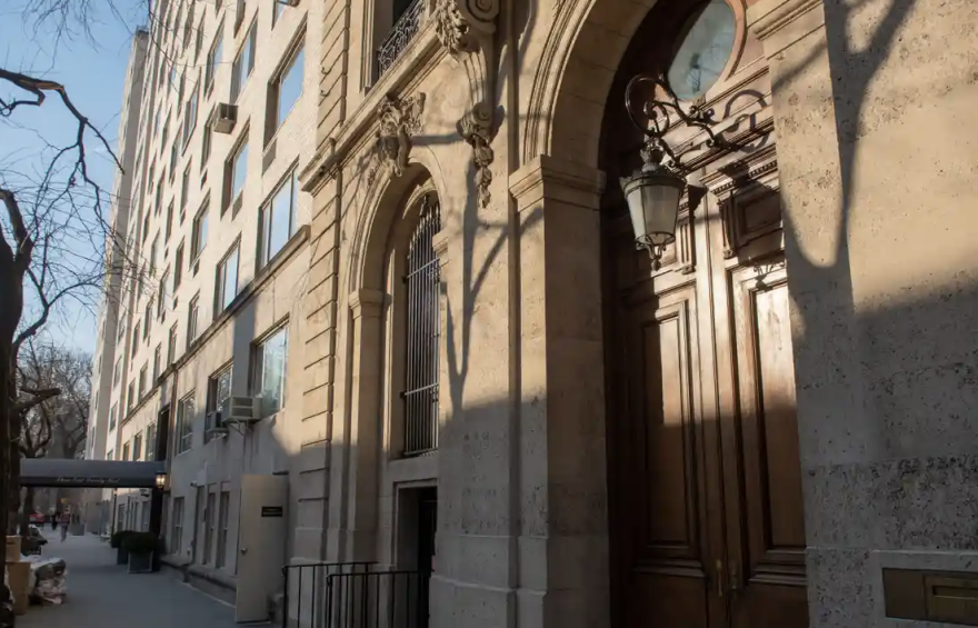 Στα θύματα του Έπσταϊν τα 51 εκατ. δολάρια από την πώληση της επταώροφης βίλας του στο Μανχάταν