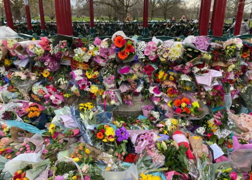 Λονδίνο:  Σάλος για την αστυνομική επέμβαση σε αγρυπνία στη μνήμη θύματος δολοφονίας από αστυνομικό