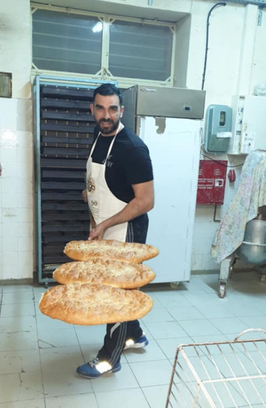 Ο Πέτρος Κωνσταντινέας ξεφούρνισε λαγάνες - Φωτογραφίες