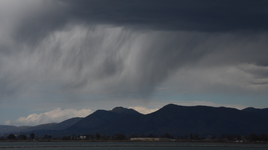 Καιρός - Έκτακτο δελτίο επιδείνωσης: Έρχονται βροχές και καταιγίδες στα βορειοδυτικά  - Νέοι χάρτες
