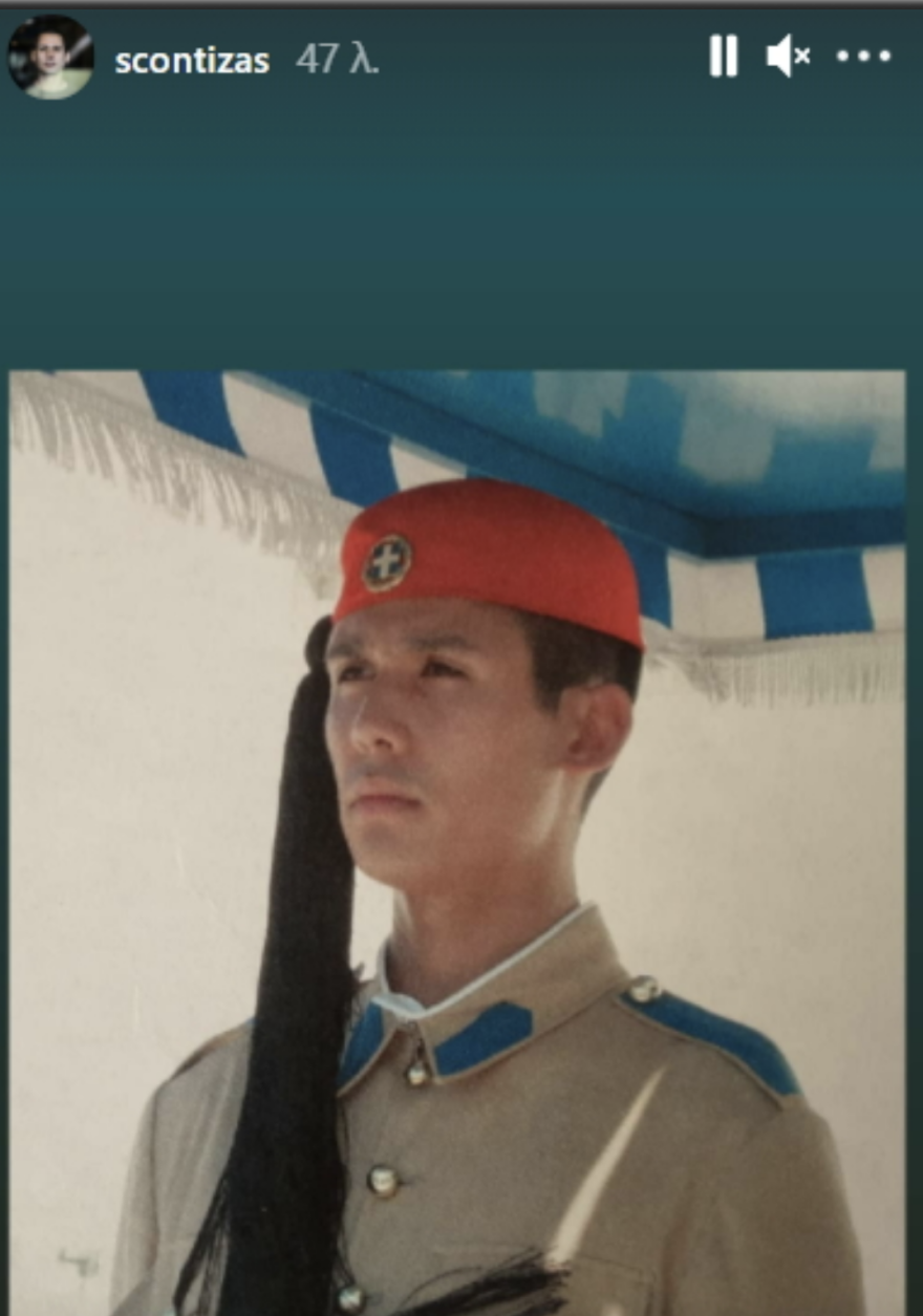 Δείτε τον Σωτήρη Κοντιζά Εύζωνα - Οι αντιδράσεις των τουριστών