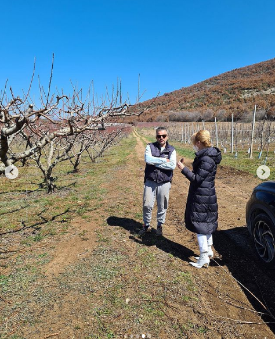 Θεοδώρα Τζάκρη: Με ψηλοτάκουνες μπότες στα χωράφια της Πέλλας - Φωτογραφίες