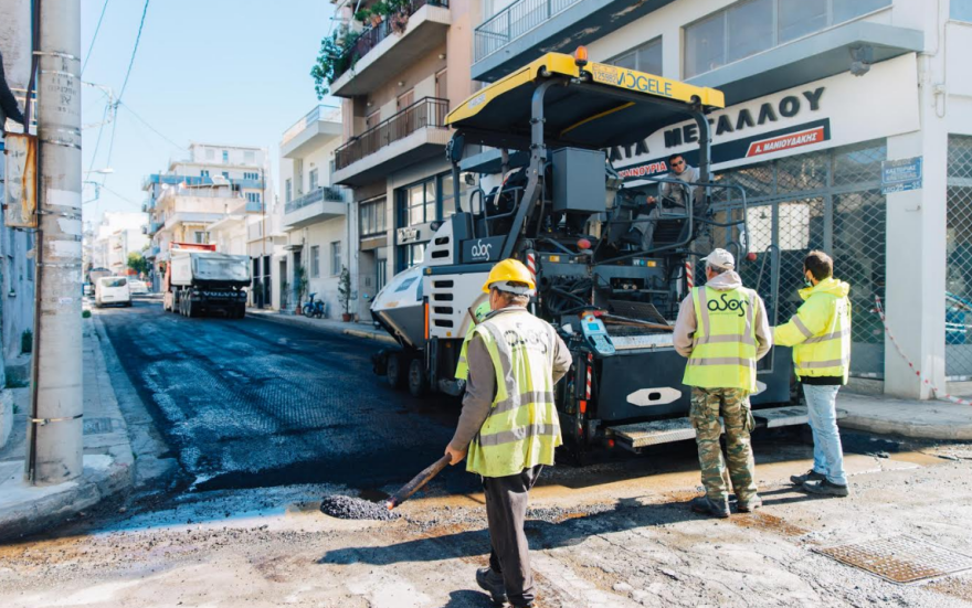 Ασφαλτοστρώθηκαν οι πρώτοι 78 δρόμοι στις γειτονιές της Αθήνας