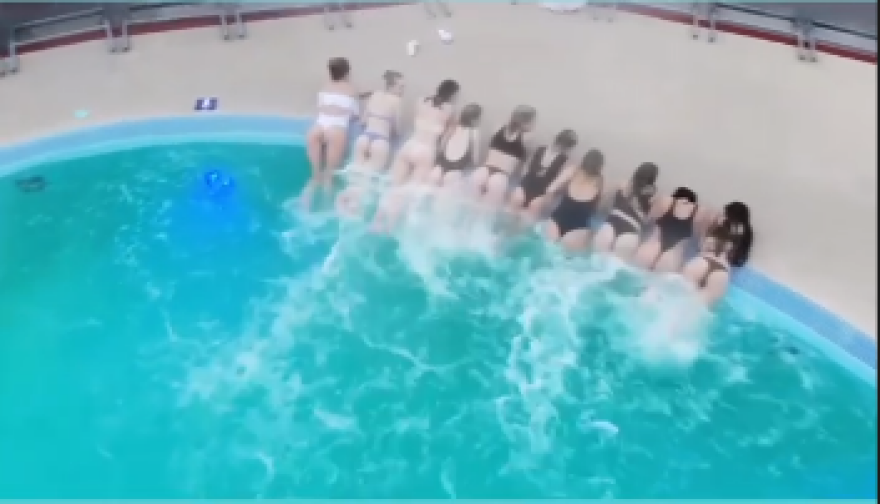 Πριν ξεγυμνωθούν στο Ντουμπάι, οι Ουκρανές καλλονές έδειχναν τα κάλλη τους στα Καρπάθια