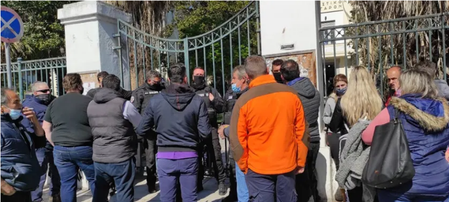 Φονικό στη Μακρινίτσα: Οργή έξω από τα δικαστήρια του Βόλου - «Φονιάς, φονιάς, σαπίστε τον»