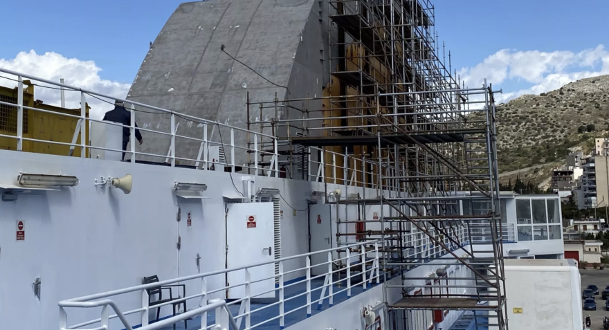 Kαρέ-καρέ η εγκατάσταση πλυντηρίδων καυσαερίων στο Blue Star Mykonos