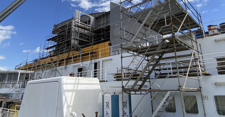 Kαρέ-καρέ η εγκατάσταση πλυντηρίδων καυσαερίων στο Blue Star Mykonos