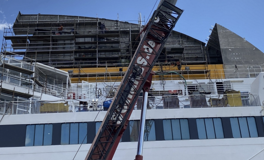 Kαρέ-καρέ η εγκατάσταση πλυντηρίδων καυσαερίων στο Blue Star Mykonos