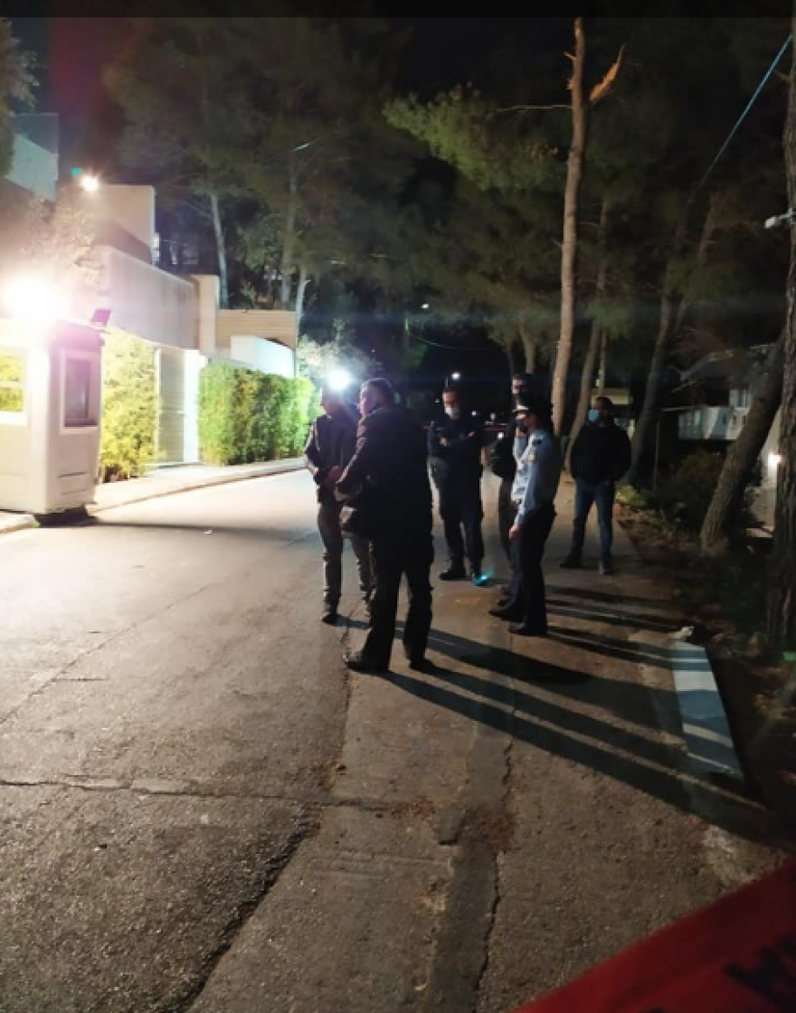 Μένιος Φουρθιώτης: Έκρηξη έξω από το σπίτι του παρουσιαστή - Δείτε φωτογραφίες