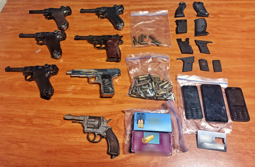 Κύκλωμα διακινούσε ναρκωτικά και όπλα σε Κρήτη και Αττική