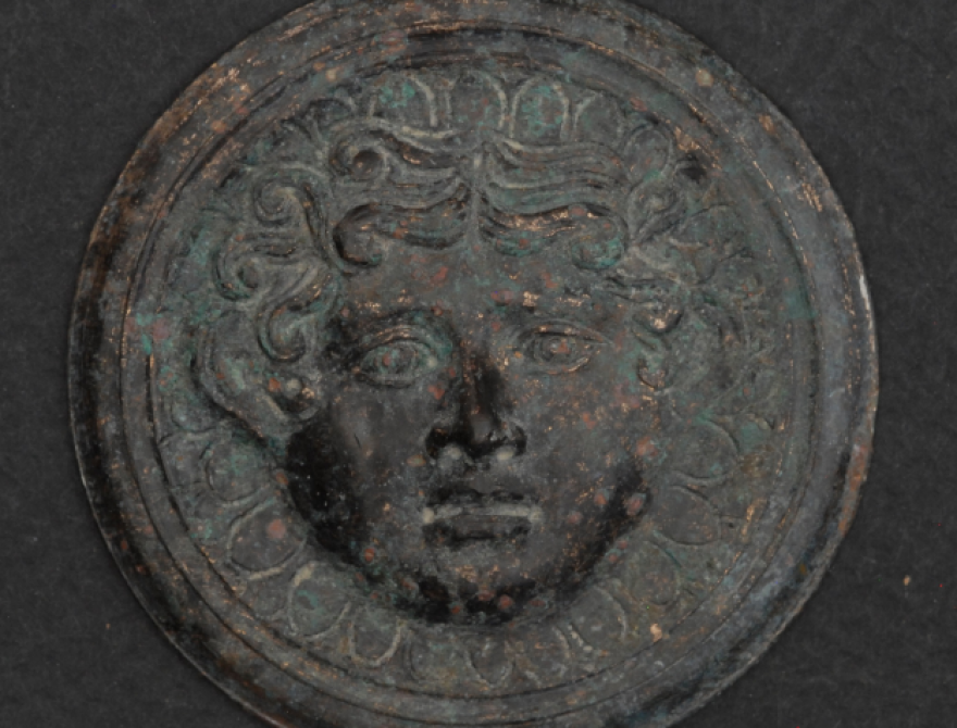 Εορδαία: Μοναδική κλίνη 2.100 ετών με τα σύμβολα του θεού Απόλλωνα - Δείτε φωτογραφίες