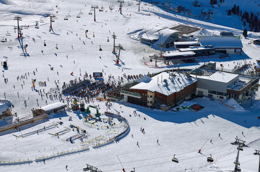 Ξεκινά η δίκη για τους τουρίστες που μολύνθηκαν από κορωνοϊό στην «Ίμπιζα των Άλπεων», Ισγκλ