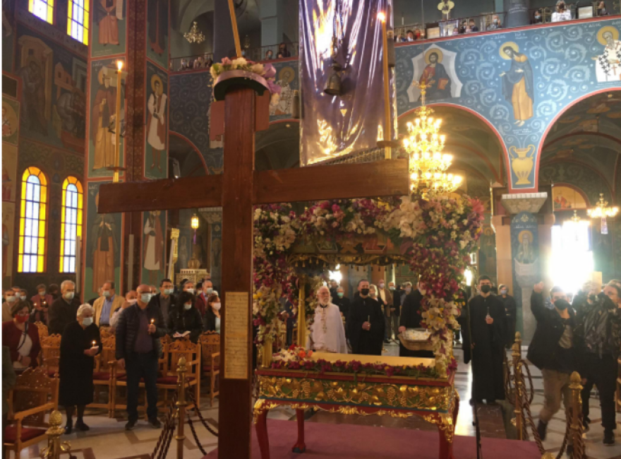 Μεγάλη Παρασκευή: Οι Μεγάλες Ώρες, η Αποκαθήλωση και ο Επιτάφιος Θρήνος - Δείτε φωτογραφίες 