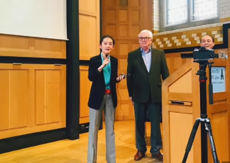 Διαζύγιο Μπιλ Γκέιτς: Κινέζα διερμηνέας διαψεύδει τις φήμες ότι είχε ανάρμοστη σχέση με τον ιδρυτή της Microsoft