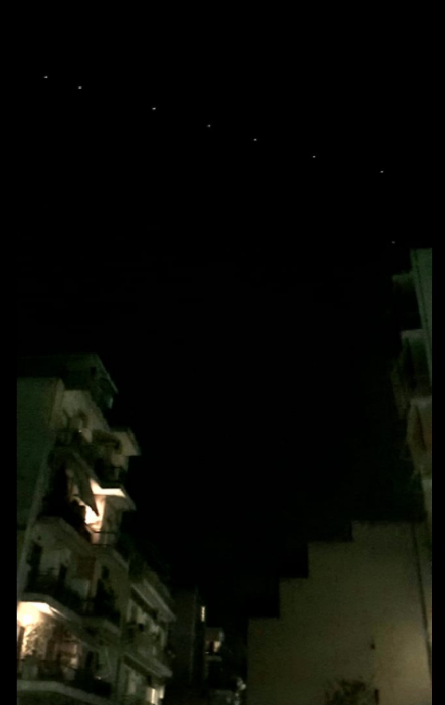 Οι δορυφόροι του Έλον Μασκ που φέρνουν το γρήγορο Ίντερνετ «αναστάτωσαν» την Ελλάδα - Δείτε βίντεο