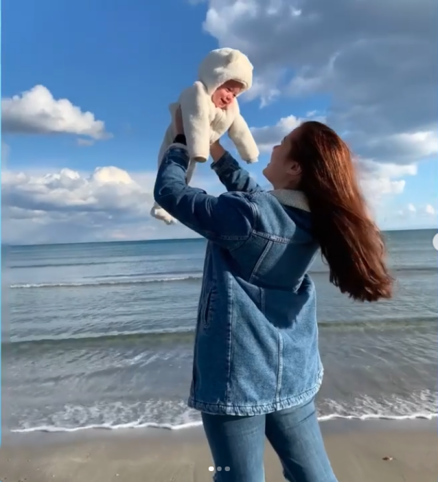 Έγκλημα στα Γλυκά Νερά: Η ζωή του Μπάμπη και της Καρολάιν που κόπηκε τόσο βίαια (φωτογραφίες)