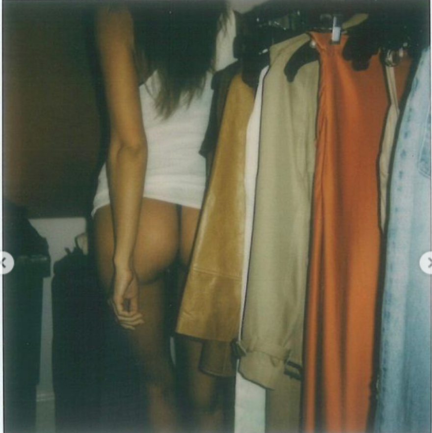 Ιρίνα Σάικ: Λέει «hello» δείχνοντας το σέξι κορμί της - Φωτογραφίες