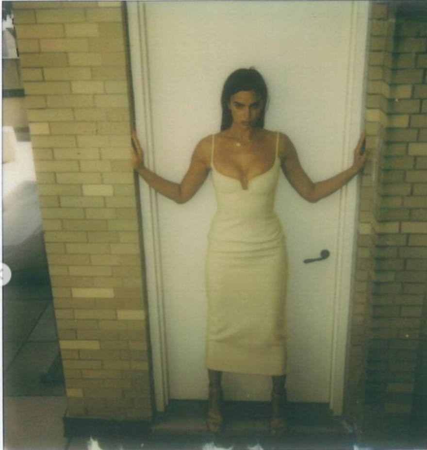 Ιρίνα Σάικ: Λέει «hello» δείχνοντας το σέξι κορμί της - Φωτογραφίες