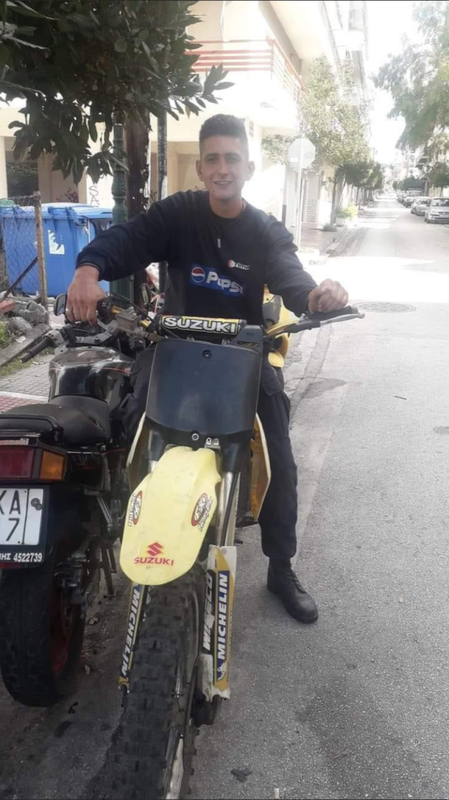 Θρήνος στο Λουτράκι για τον 26χρονο Βασίλη που σκοτώθηκε σε τροχαίο - Είχε αγοράσει το αυτοκίνητο πριν λίγες ημέρες 