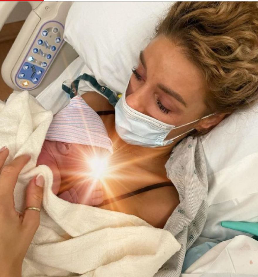 Πατέρας για πρώτη φορά ο Τζέισον Ντερούλο - Δείτε φωτογραφίες και βίντεο