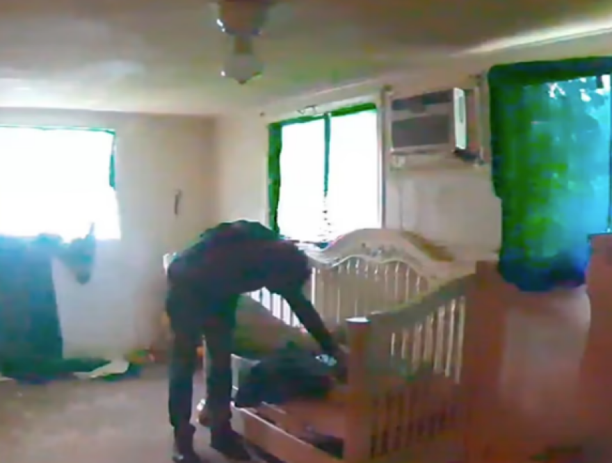 Ανατριχιαστικό βίντεο: Η στιγμή που άνδρας αρπάζει 4χρονο από το κρεβατάκι του - Βρέθηκε νεκρό λίγες ώρες μετά!