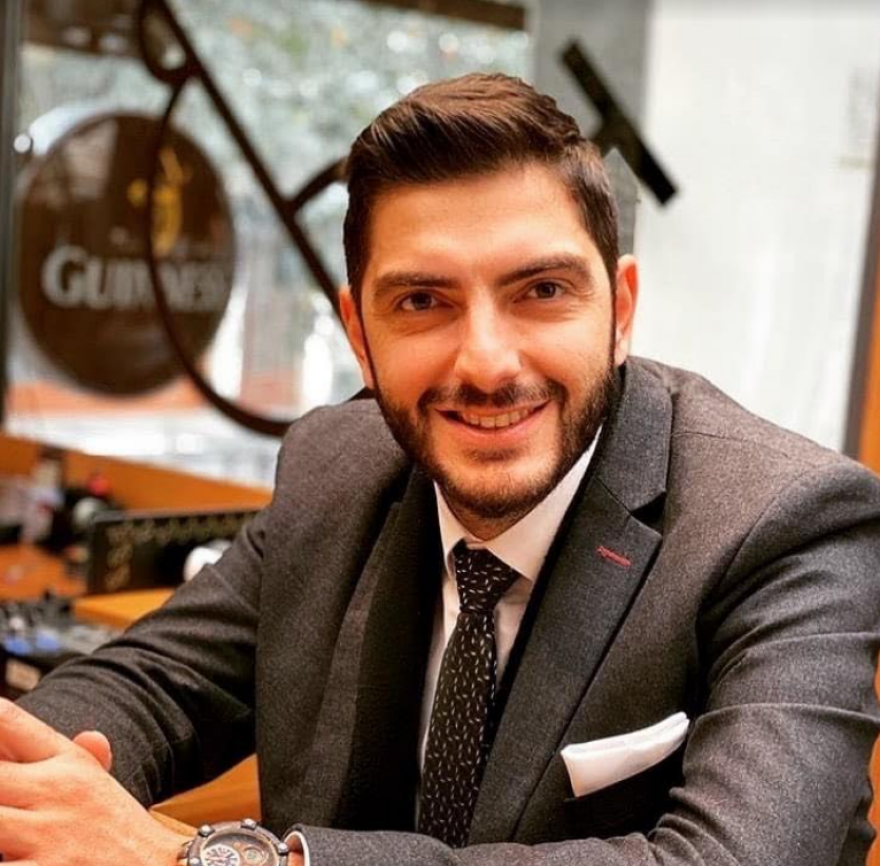 Βόλος: Πήρε φωτιά το κινητό τηλέφωνο 19χρονης την ώρα που μιλούσε - Δείτε βίντεο