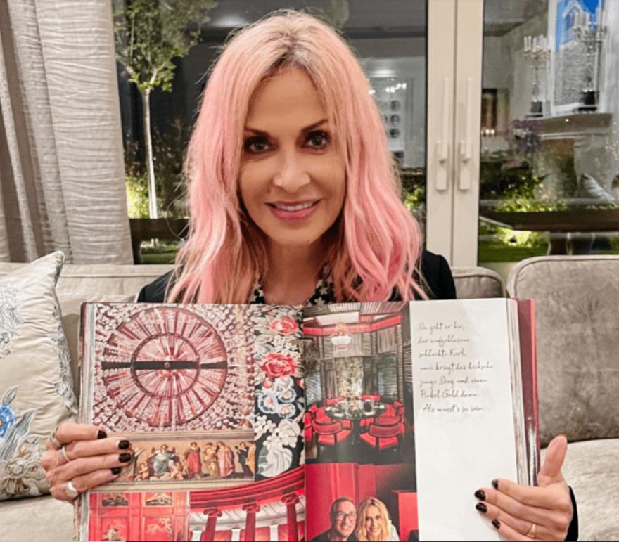 Γιώργος Ντάβλας: Το πολυτελές coffee table book «Οpera Tables» με αναφορές σε 90 όπερες - Δείτε φωτογραφίες