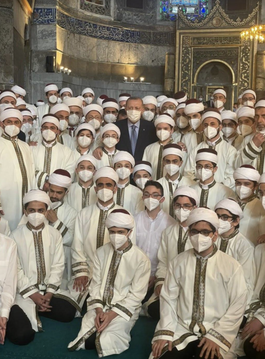 Νέα πρόκληση Ερντογάν: Διάβασε στίχους από το κοράνι μέσα στην Αγία Σοφία