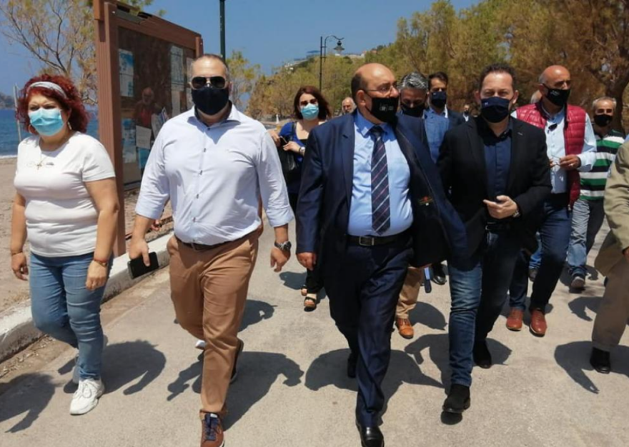 Στέλιος Πέτσας: «Αυτοψία» στις πληγείσες από την πρόσφατη κακοκαιρία περιοχές της Μυτιλήνης 