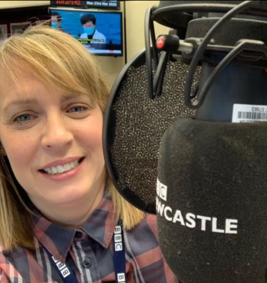 Βρετανία: Νεκρή 44χρονη ραδιοφωνική παραγωγός του BBC λίγες μέρες αφότου έκανε το εμβόλιο της AstraZeneca