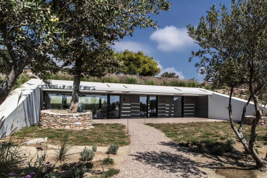 Aνω κάτω η Πάρος με το σοφτ πορνό ριάλιτι που γυρίζεται στο νησί