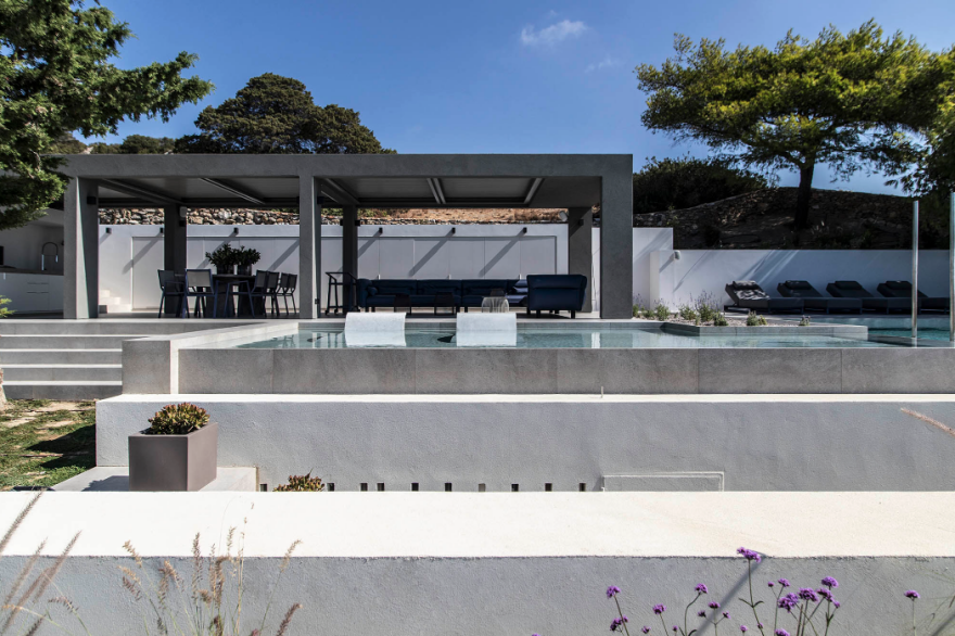 Aνω κάτω η Πάρος με το σοφτ πορνό ριάλιτι που γυρίζεται στο νησί