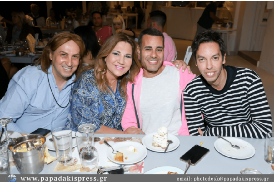 Μύκονος: Πάρτι για τα 10 χρόνια γάμου της Δέσποινας Μοιραράκη - Δείτε φωτογραφίες