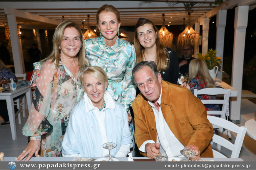 Μύκονος: Πάρτι για τα 10 χρόνια γάμου της Δέσποινας Μοιραράκη - Δείτε φωτογραφίες