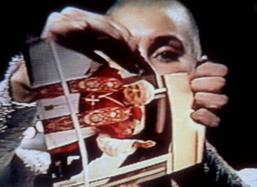 Σινέντ Ο' Κόνορ: Η τραγική ηρωίδα της σύγχρονης μουσικής που έφυγε στα 56 της