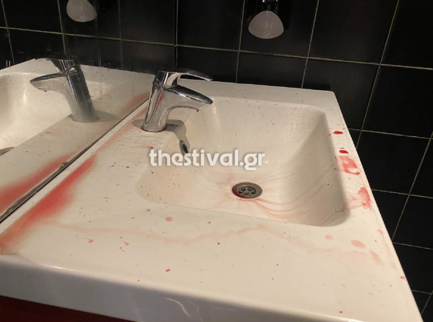 Θεσσαλονίκη: Δεκάδες οπαδοί με ρόπαλα επιτέθηκαν σε παρέα σε καφετέρια