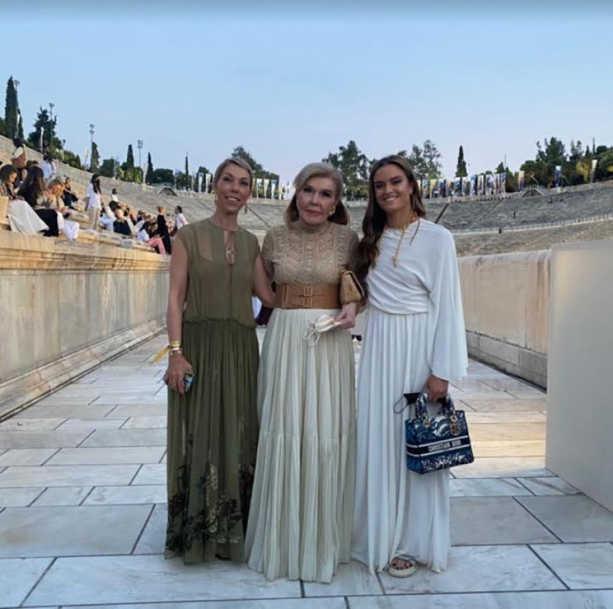 Επίδειξη Dior: Οι αριστοκρατικές εμφανίσεις των Μαριάννας Βαρδινογιάννη - Μαρέβας Μητσοτάκη-Γκραμπόφσκι