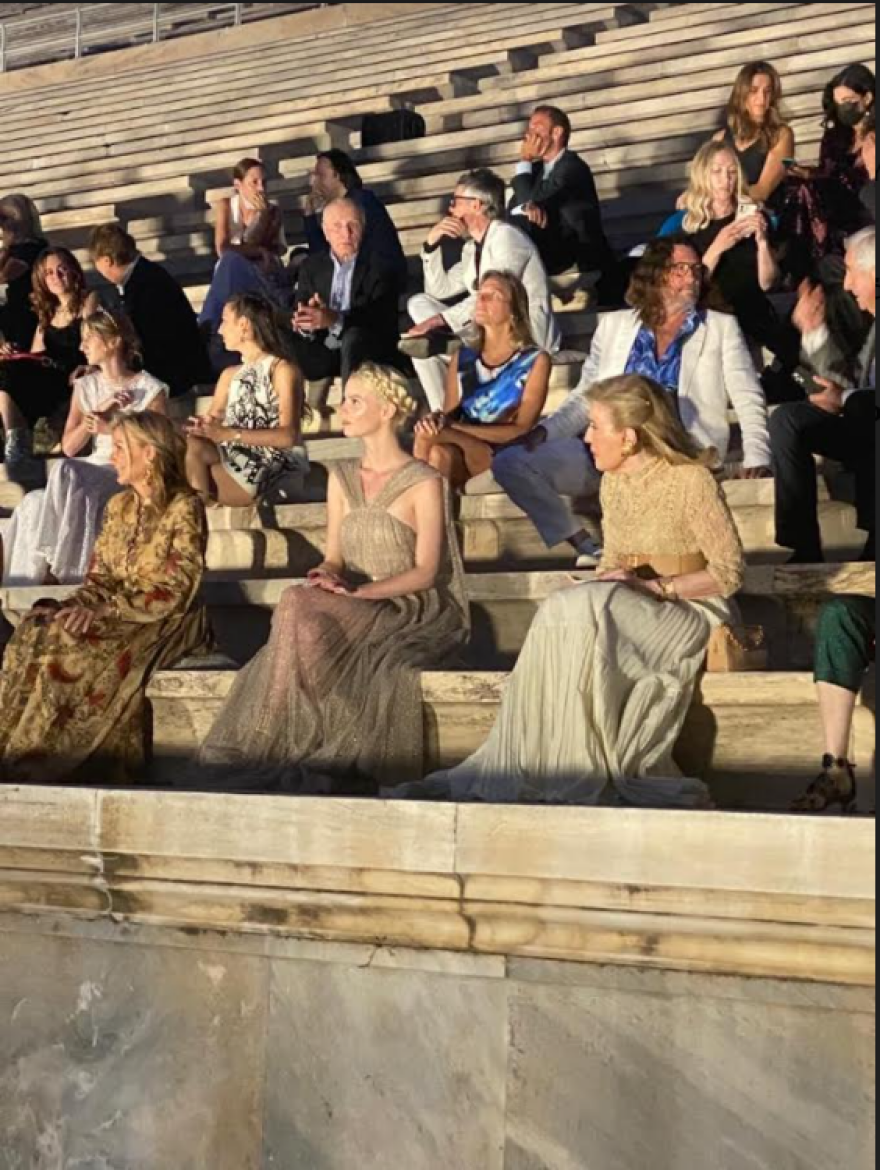 Επίδειξη Dior: Οι αριστοκρατικές εμφανίσεις των Μαριάννας Βαρδινογιάννη - Μαρέβας Μητσοτάκη-Γκραμπόφσκι