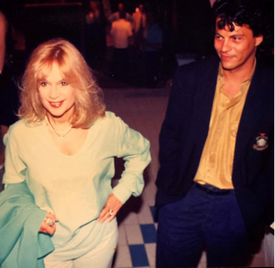 Ηλίας Ψινάκης: Ετοιμάζει βιβλίο με την πολυτάραχη ζωή του - «Παρελαύνουν» Μερκούρη, Βουγιουκλάκη, Τέιλορ και βασιλείς 