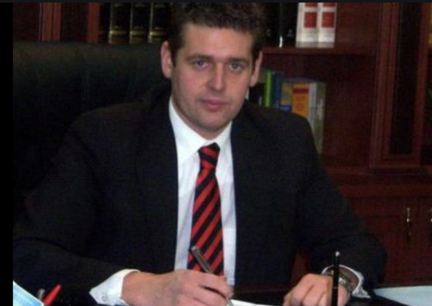 Μολδαβή πρώην αθλήτρια του πόλο καταγγέλλει την αρπαγή του παιδιού της από Έλληνα πολιτικό μηχανικό - Η απάντηση του πολιτικού μηχανικού