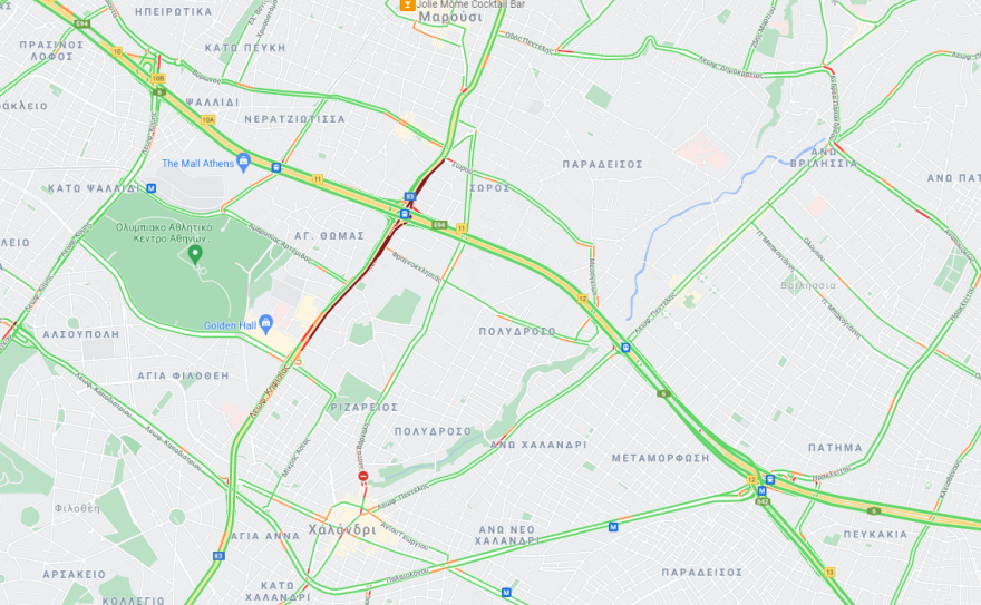 Σοβαρό τροχαίο στην Κηφισίας-Ανασύρθηκε γυναίκα χωρίς τις αισθήσεις της 