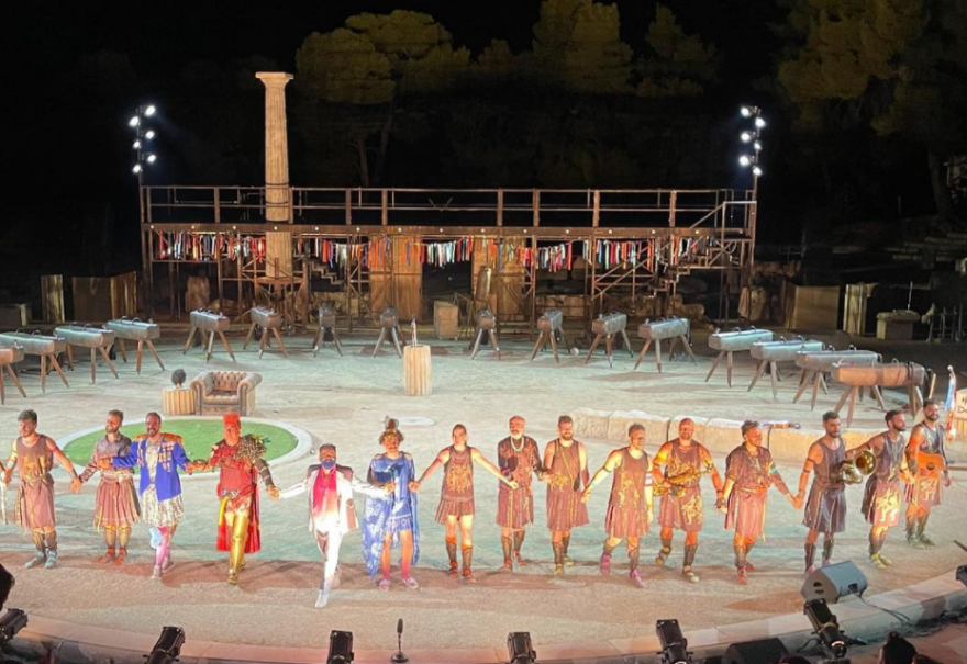 Ο Κωνσταντίνος Ρήγος μιλά στο protothema για τους δικούς του «Ιππείς» - Η πρώτη ημέρα στην Επίδαυρο 