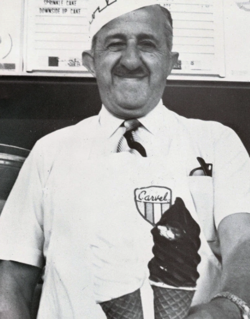 Η ιστορία του παγωτού: Από τα παγωμένα φρούτα του Μεγαλέξανδρου μέχρι το soft ice cream με τον... Έλληνα πατέρα!