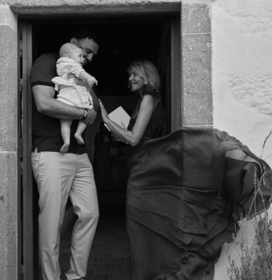 Βασίλης Κικίλιας και Τζένη Μπαλατσινού βάφτισαν το γιο τους στην Πάτμο - Δείτε φωτογραφίες