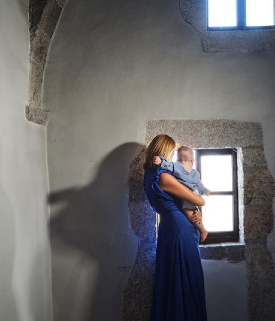 Βασίλης Κικίλιας και Τζένη Μπαλατσινού βάφτισαν το γιο τους στην Πάτμο - Δείτε φωτογραφίες