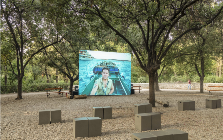 Γιώργος Μαζωνάκης: Μιλάει για τα παιδικά του χρόνια στο Πέραμα και συγκινείται