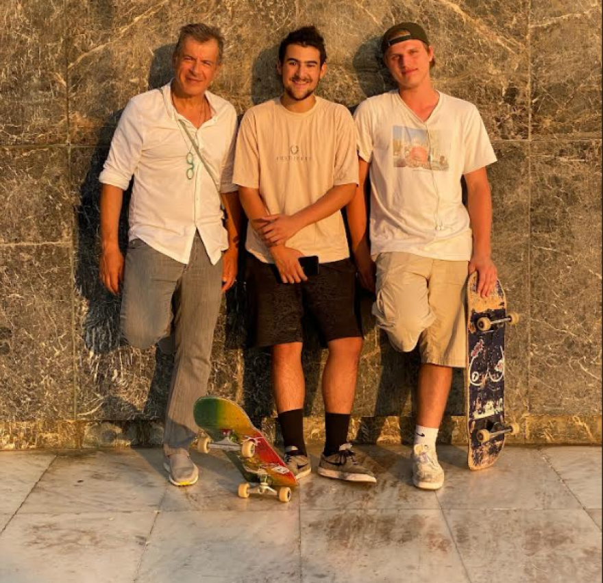 Κύπρος: Έλουσαν με πίσσα σκυλάκια και τα πέταξαν ζωντανά στα σκουπίδια