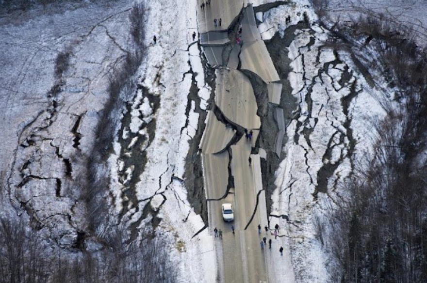 Τρόμος στην Αλάσκα: Μνήμες από το φονικό σεισμό της Μεγάλης Παρασκευής του 1964 έφερε η δόνηση των 8,2 Ρίχτερ – Δείτε βίντεο