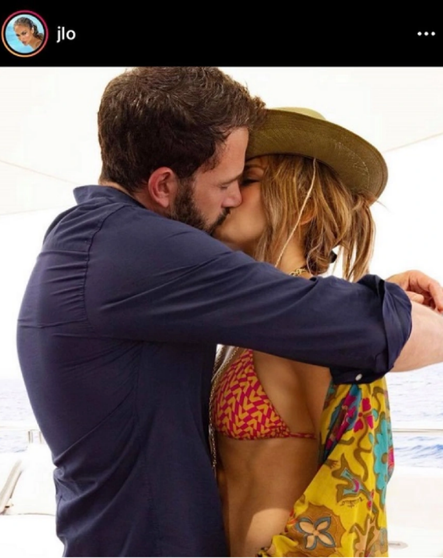  Τζένιφερ Λόπεζ: Πιο σέξι από ποτέ στα... 52 της χρόνια! - Ποζάρει με το μπικίνι της πάνω σε πολυτέλες γιοτ